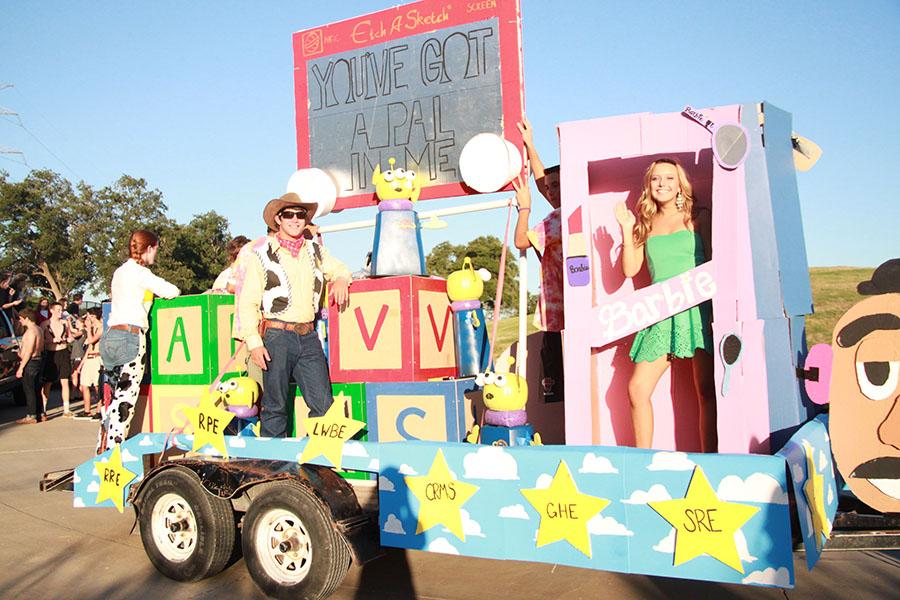 PALS+Float+at+the+2014+Homecoming+Parade+featuring+Maddie+Yoder+and+Jordan+Sproull.