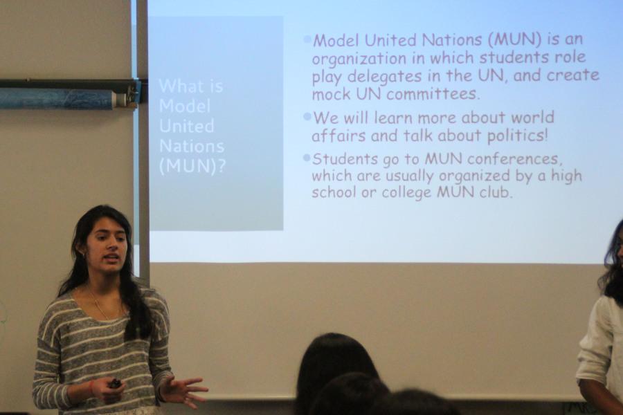 Presidetn Riya Saxena presenting the Model UN club