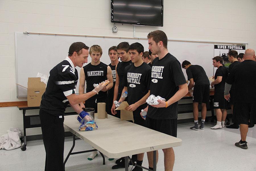 Former Viper serves up sloppy joes to football team