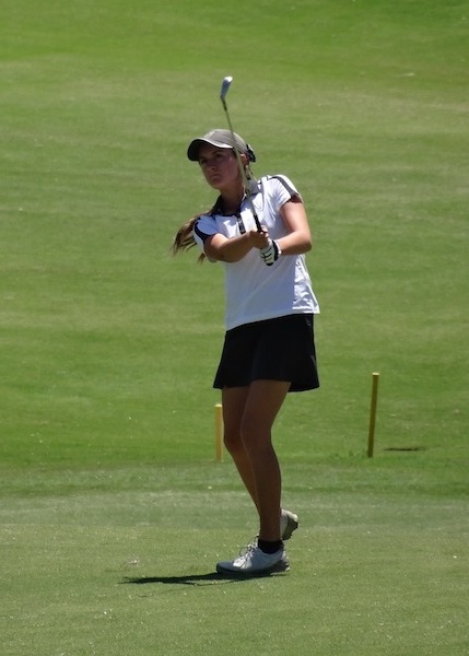 Erin Fahey playing golf