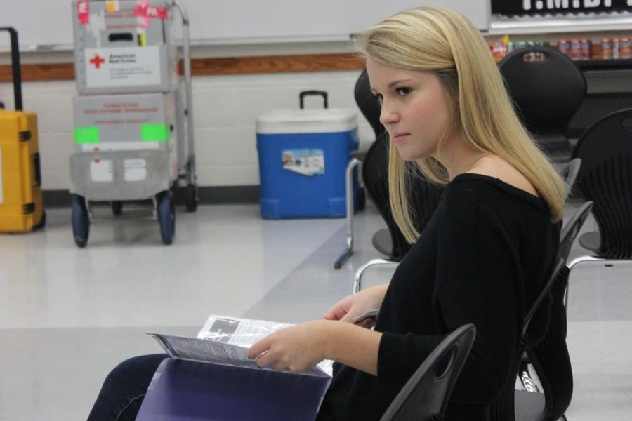 Senior Delaney Saragusa reads the packet she was given before donating. 