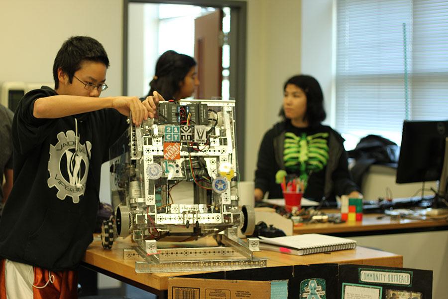 Viperbots prepare for final qualifiers