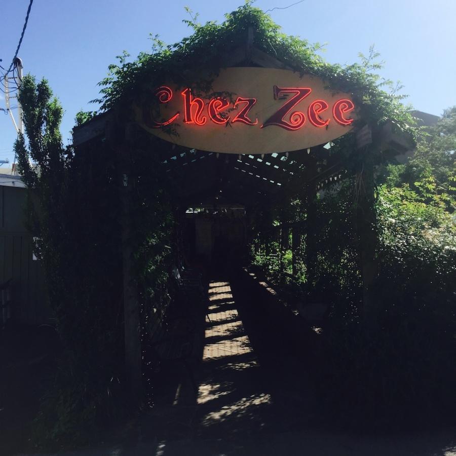 Chez Zee: Restaurant Review 