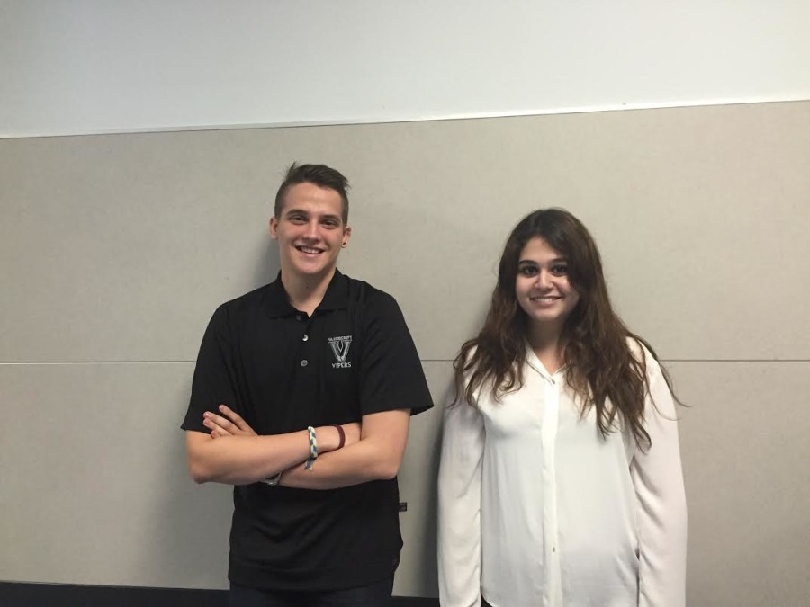 Derya Yilmaz (left) and Melĩna Emĩrglu (right) first Turkish students to graduate