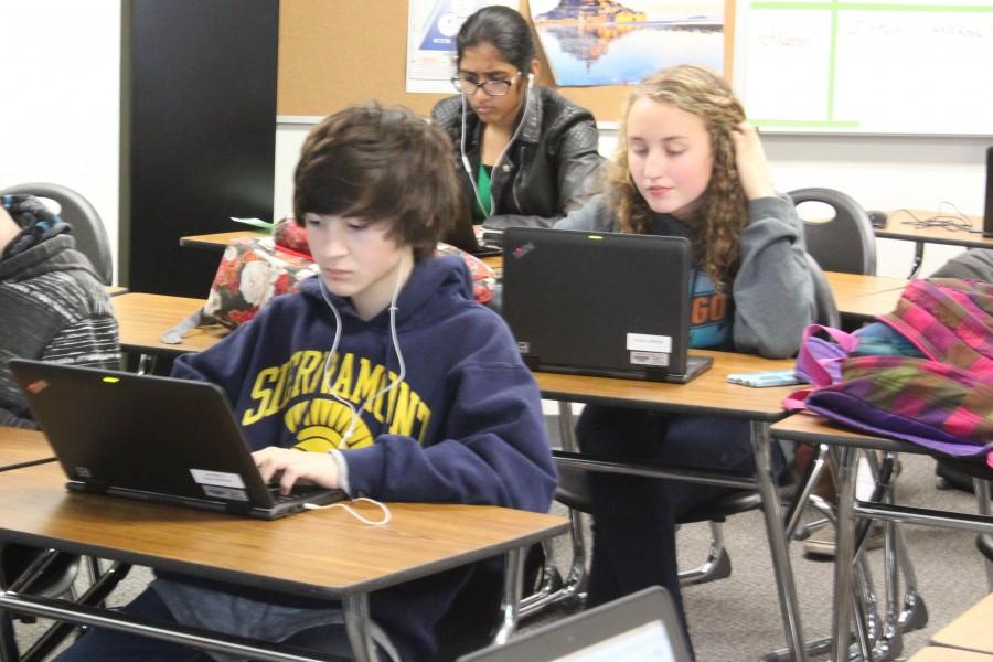 Freshman receive laptops