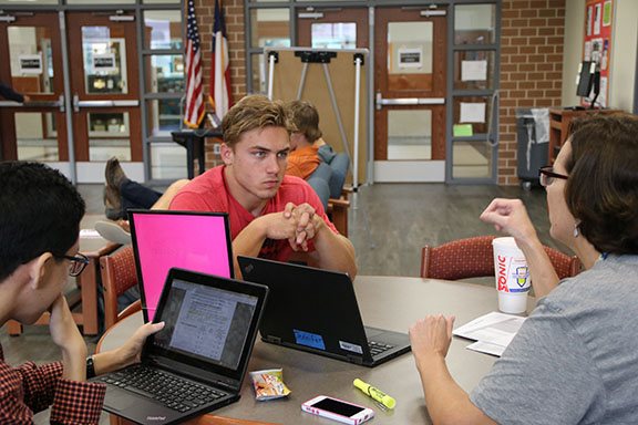 Senior Summit helps students prepare for college