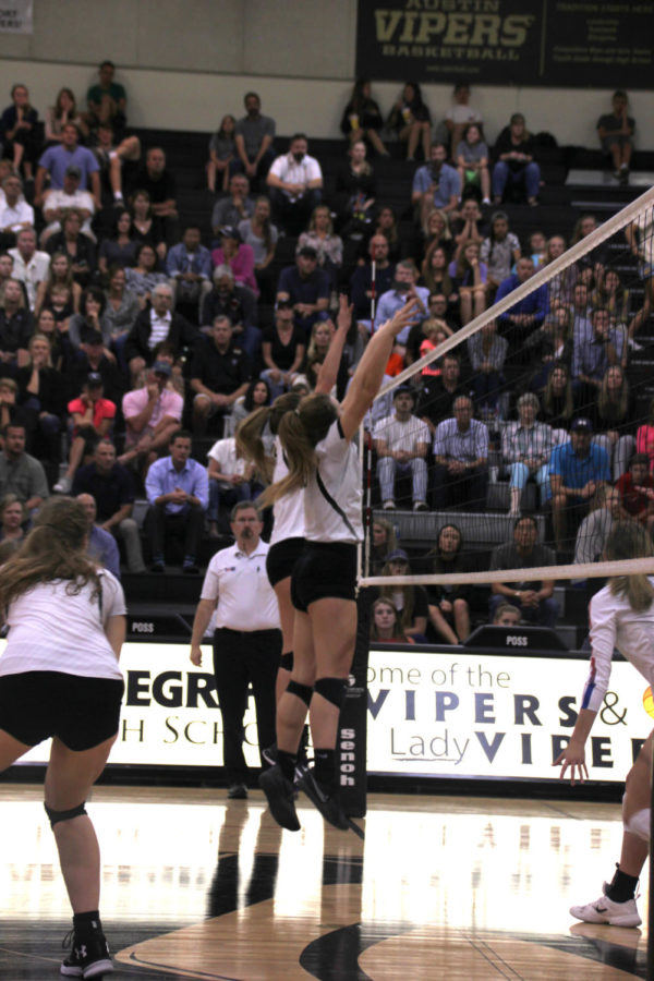 Varsity Volleyball defeats Westlake 3-0