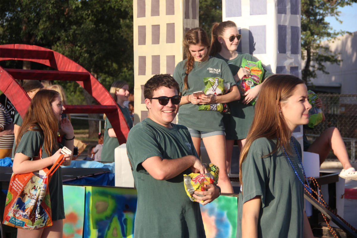 Homecoming parade entertains community