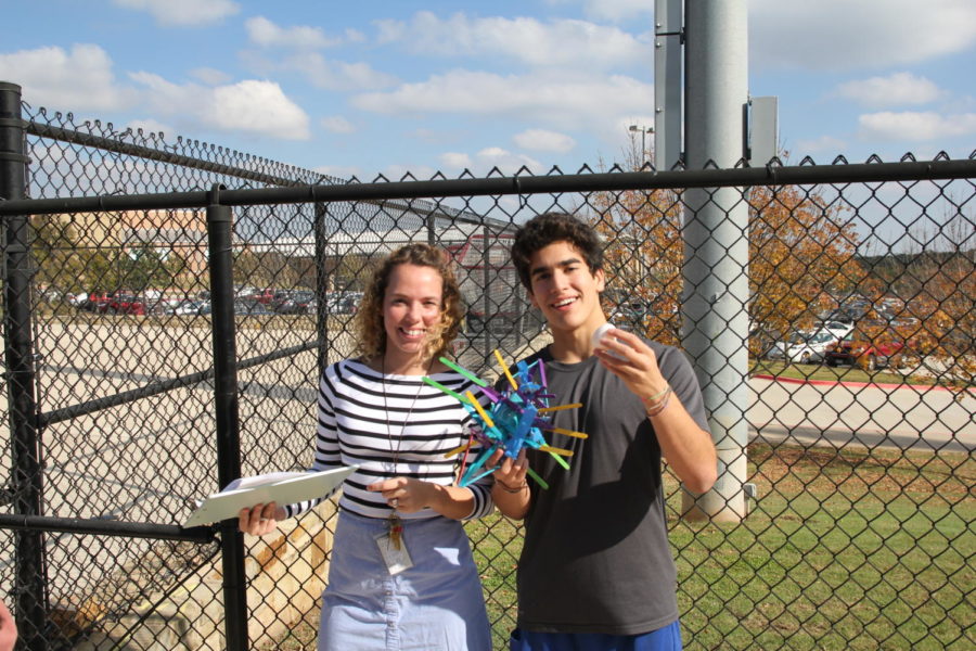 Students drop eggs for science