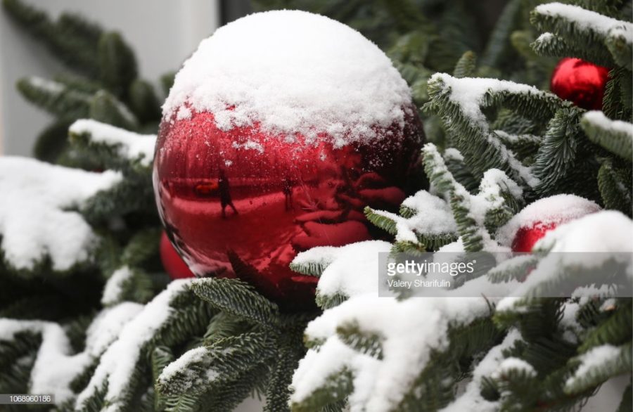 MOSCOW%2C+RUSSIA+-+DECEMBER+6%2C+2018%3A+Christmas+tree+covered+in+snow+in+Tverskaya+Street+in+central+Moscow+after+a+heavy+snowstorm.+Valery+Sharifulin%2FTASS+%28Photo+by+Valery+SharifulinTASS+via+Getty+Images%29