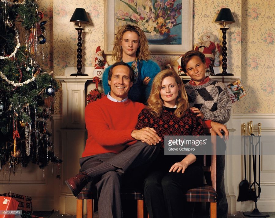 Johnny+Galecki%2C+Beverly+D%27Angelo%2C+Juliette+Lewis+and+Chevy+Chase+as+the+Griswold+family+in+National+Lampoon%27s+Christmas+Vacation.+
