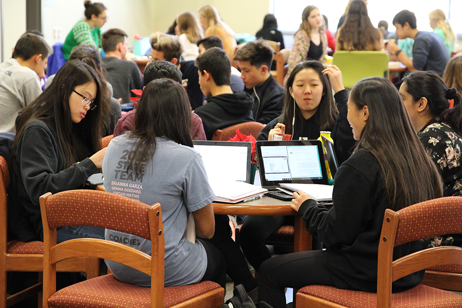 Students enjoy their lunches in the library.