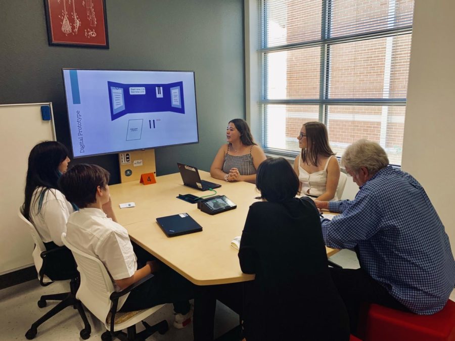 Priya Gregerson's INCubator group presenting Testing123 to two mentors for  mentor match day. 