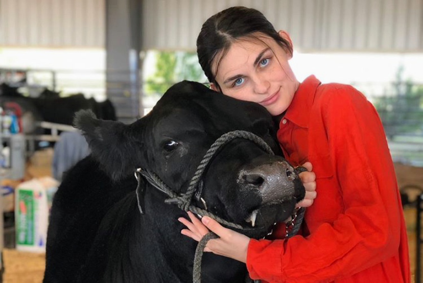 Markley posing for a picture with her steer at the Greater Leander FFA show. 