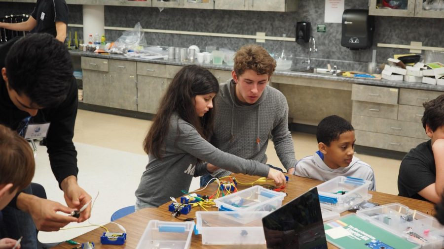 Junior Ryan Anderson teaching an elementary student about circuits. 