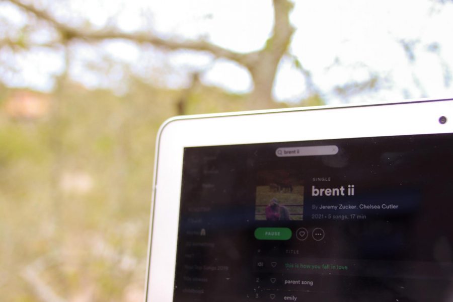 Brent+ii+is+a+co-authored+EP+with+five+songs+created+by+friends+Chelsea+Cutler+and+Jeremy+Zucker.