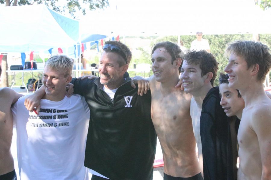 Vandegrift+teammates+stand+together+after+their+meet