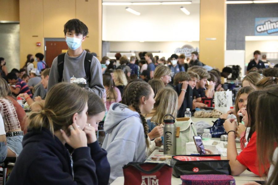 Divisions between students who choose to mask and who dont are evident in the halls.