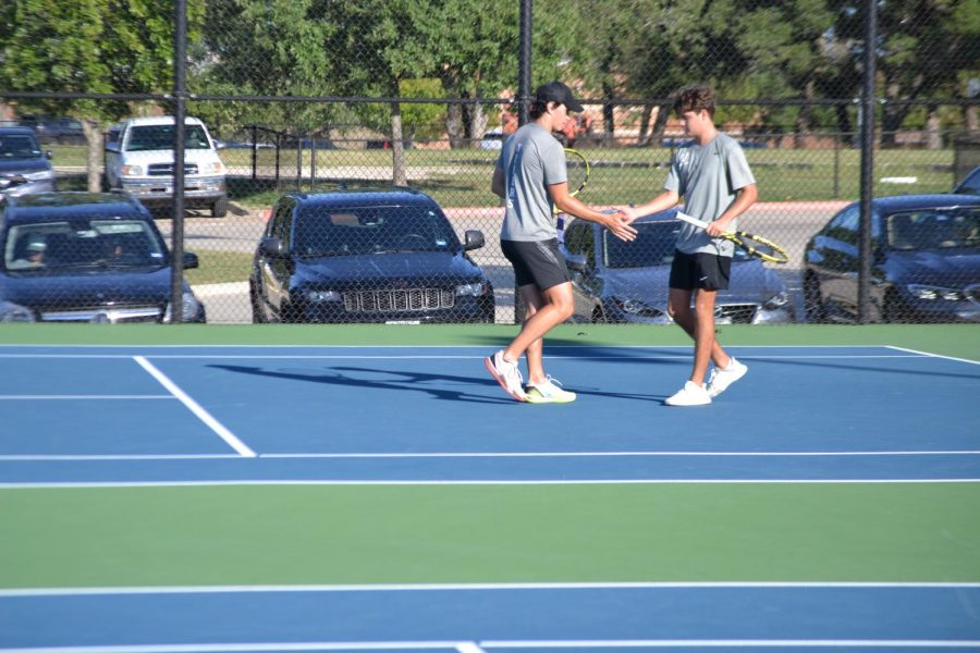 Varsity+tennis+vs+Round+Rock+District+Semi-Finals