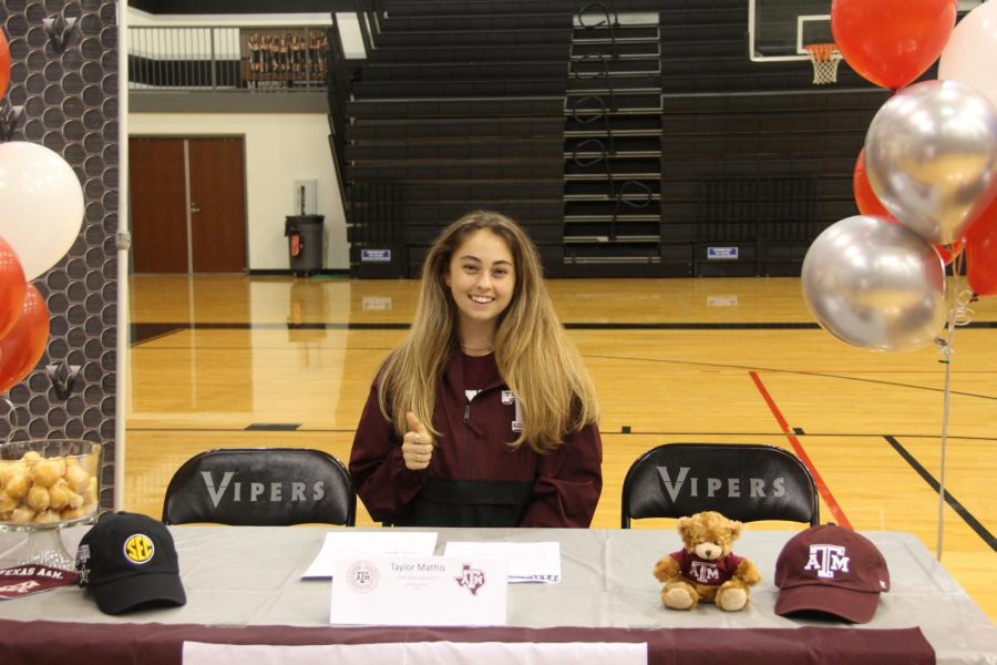 Taylor Mathis getting ready to sign to Texas A&M on Signing Day