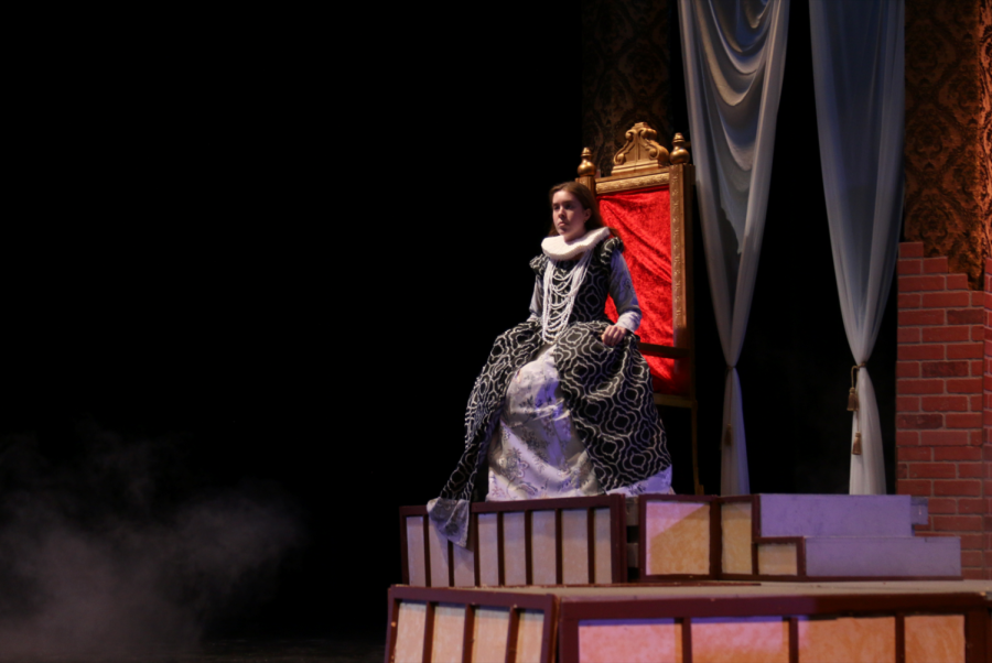 Ashley Benedict performs as Queen Elizabeth in OAP Theatres Glove Thief play.