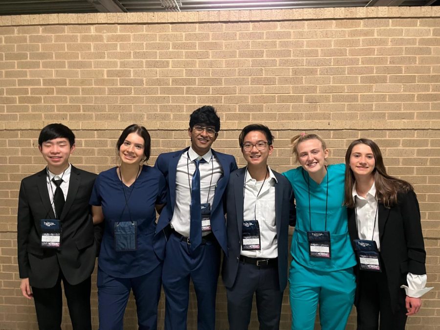 Samuel+Tao%2C+Rachel+Jensen%2C+Manu+Perinchery%2C+Ryan+Ha%2C+McKenna+Kerns+and++Caitlin+Garrett+huddle+together+at+the+area+one+competition.