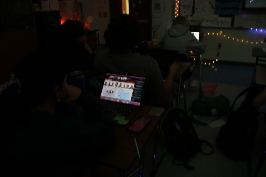 Students attend a virtual guest speaker presentation. 