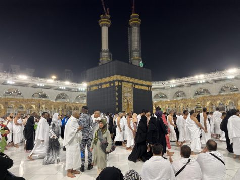 At 3 a.m. thousands do tawaf by walking around the Kaaba before Fajr prayer.