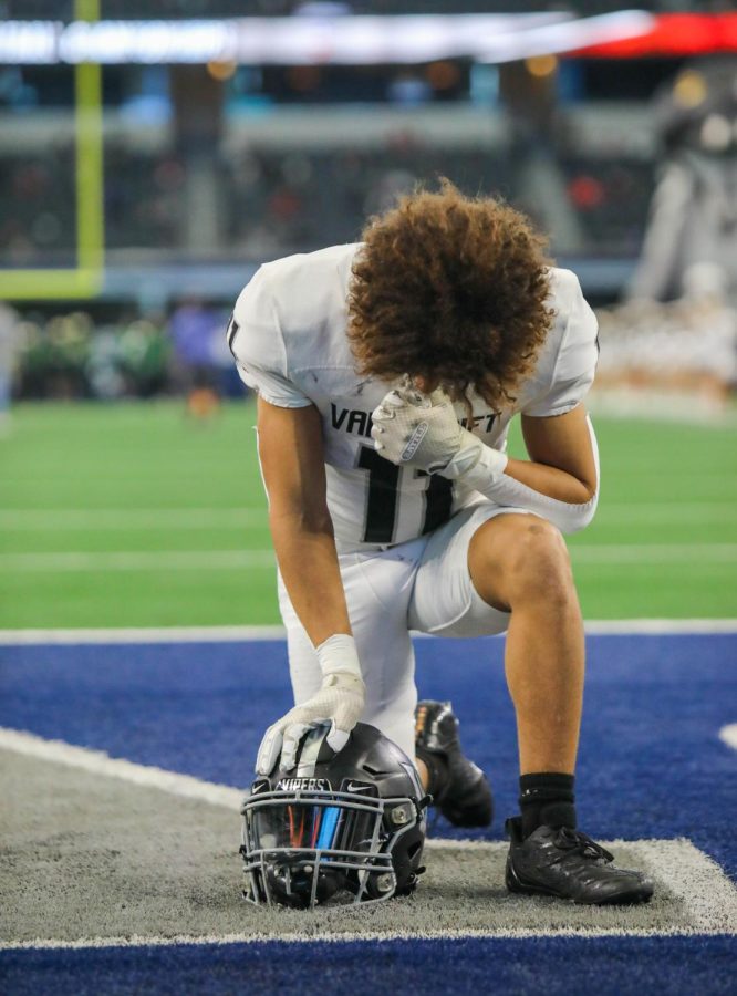 Before the game, players takes a moment to prepare.