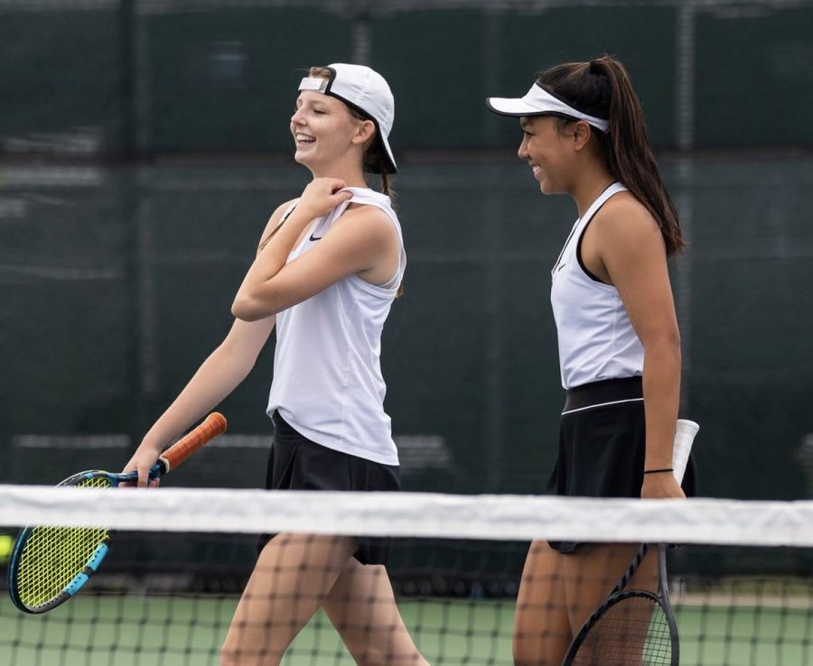 Logeman+and+Tin+play+doubles+with+each+other.+The+duo+ended+their+junior+season+at+the+state+championship.