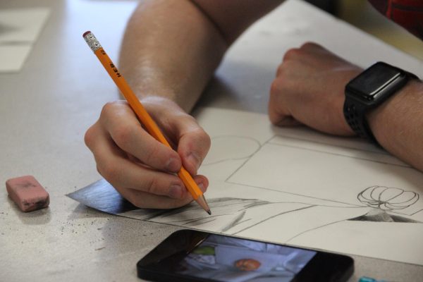 Navigation to Story: Ink-credible: Fine art students work on pieces