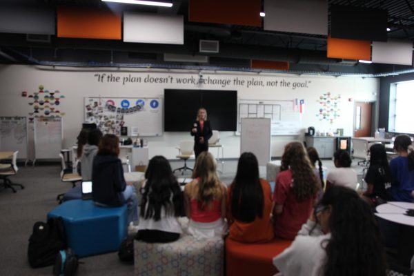 Students listen to speaker go through presentation. Through programs like Women in Entrepreneurship, students have opportunities to listen to presentations from different careers.