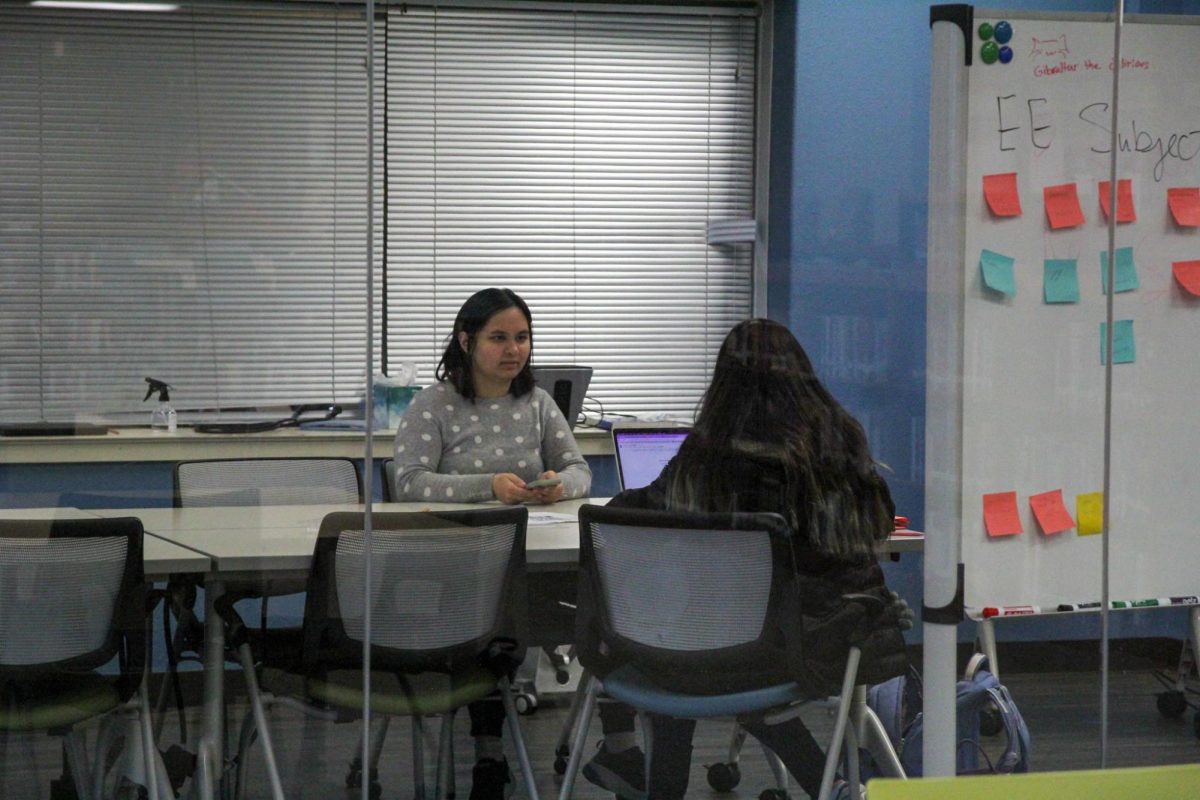 Seniors collaborate in the Scholar Lab during fourth period on Jan. 16. The Scholar Lab is librarian Zandra Lopezs classroom, but when not being used for instruction, students or teachers can reserve the space for a focused ambience.