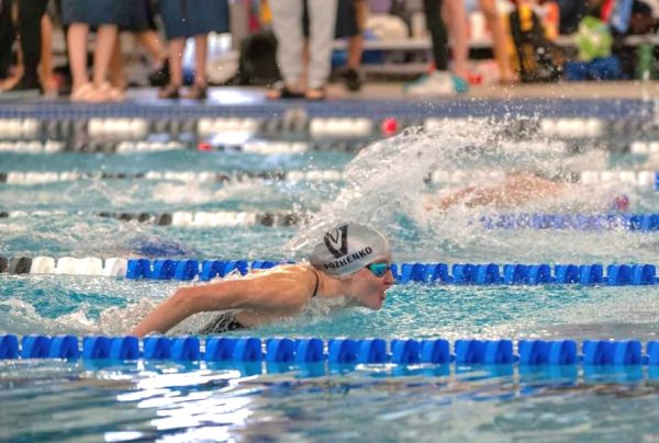 Junior leads swimmers with silver at state meet